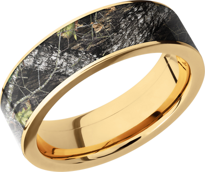 14K Yellow Gold 7mm flat band with a 6mm inlay of Mossy Oak Break Up Camo